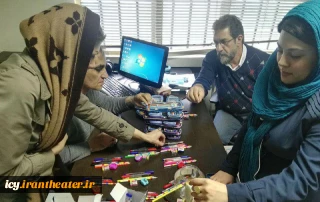بسته بندی هدایای گروه «مپنا» با همراهی هنرمندان تئاتر