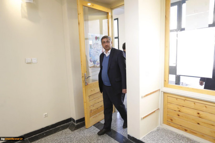 بازدید سید سعید شاهرخی، معاون سیاسی امنیتی استاندار همدان از ستاد برگزاری جشنواره بین المللی تئاتر کودک و نوجوان