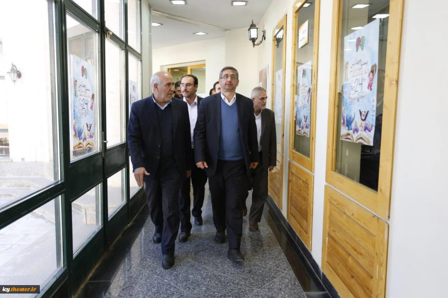 بازدید سید سعید شاهرخی، معاون سیاسی امنیتی استاندار همدان از ستاد برگزاری جشنواره بین المللی تئاتر کودک و نوجوان