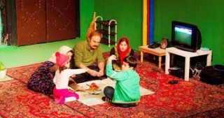 کارگردان حاضر در بخش مسابقه تئاتر ایران:

با خوراکی به تماشای «عقل صورتی» ننشینید