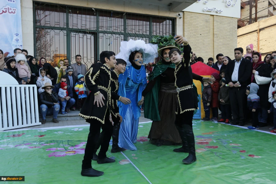 نمایش "سبز و سبز" - کارگردان مهدی صالحیار