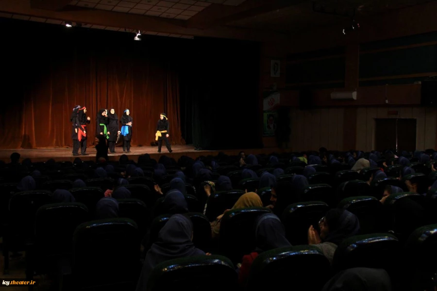 گزارش تصویری نمابش " خودشکن آینه شکستن خطاست"