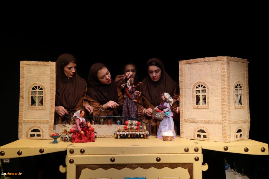 گزارش تصویری نمایش " ماه پیشونی"