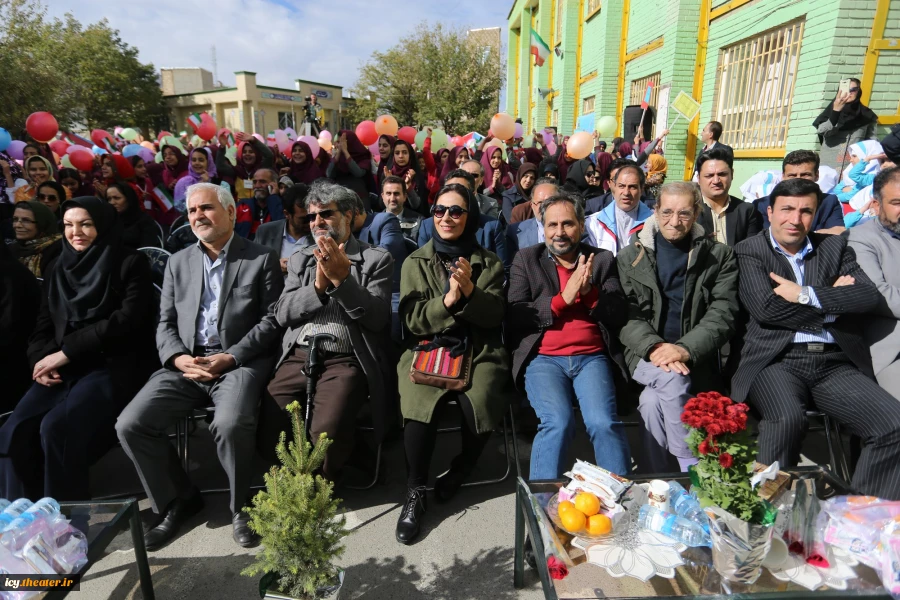 مراسم رونمایی از پوستر بیست و پنجمین جشنواره بین المللی تئاتر کودک و نوجوان