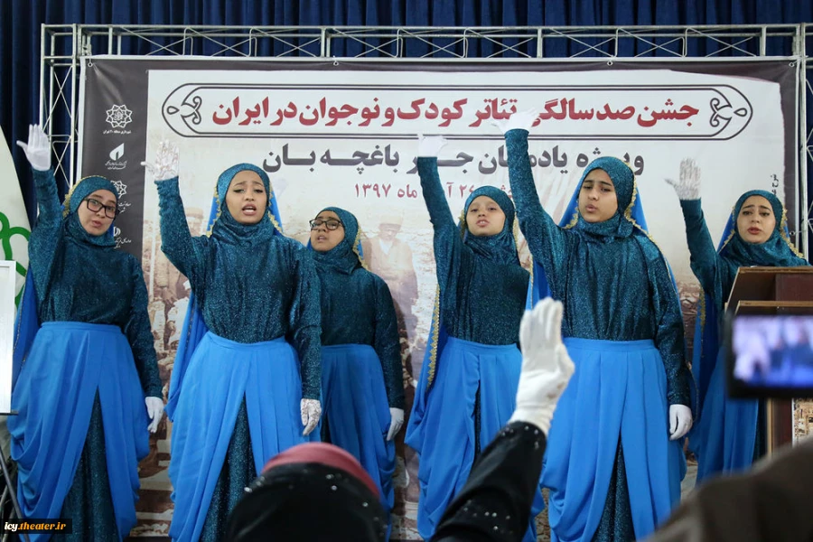 تجدید عهد هنرمندان بر مزار جبار باغچه‌بان 2