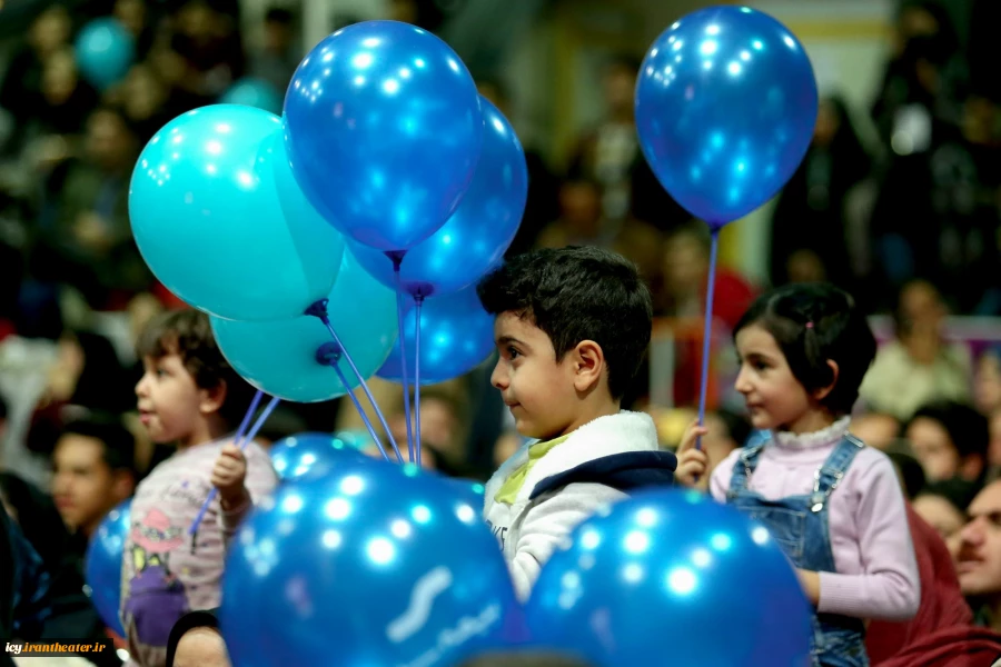 شادپیمایی و افتتاحیه جشنواره بیست و پنجم