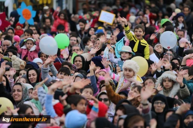 شادپیمایی و افتتاحیه جشنواره بیست و پنجم