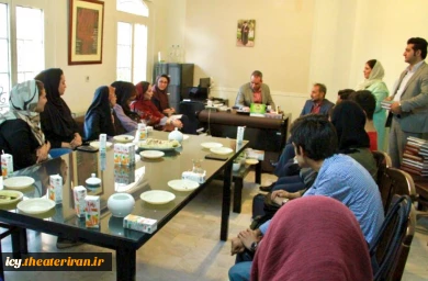دورهمی صمیمانه ی دبیر بیست و ششمین جشنواره ی بین المللی تئاتر کودک و نوجوان با اصحاب رسانه