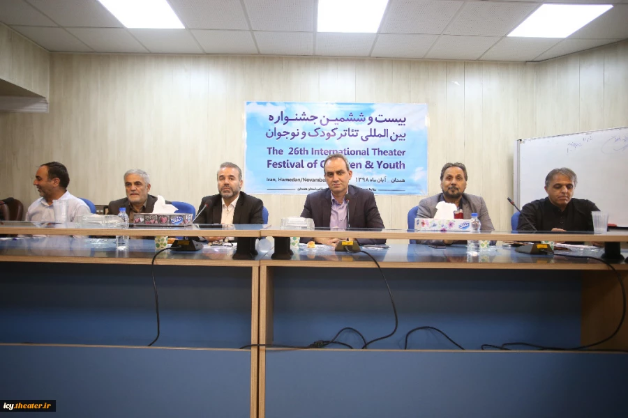 جلسه ی دیدار مدیرکل مرکز هنرهای نمایشی ، دبیر جشنواره و عوامل جشنواره ی بیست و ششم با هنرمندان همدان