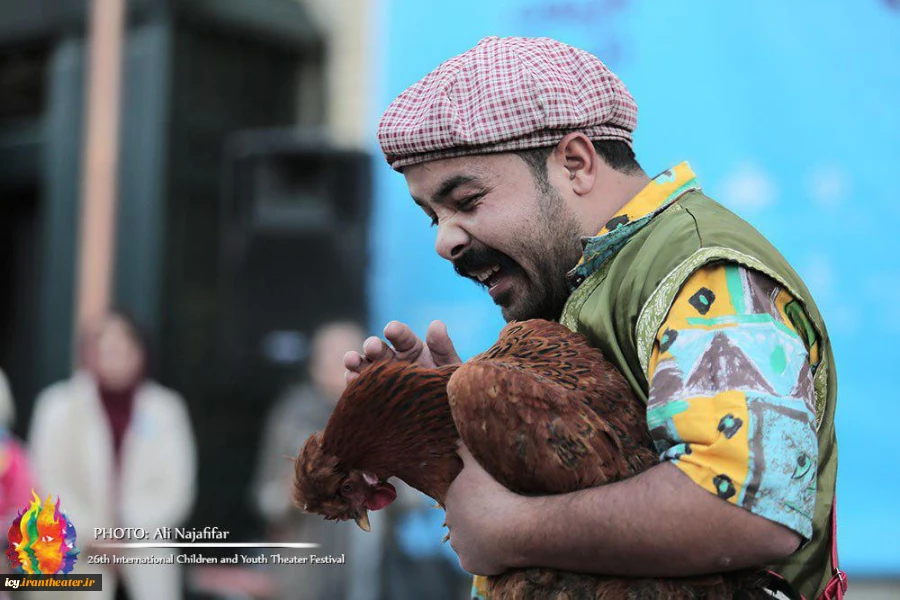 #گزارش_تصویری
اجرای خیابانی "مرغ،درخت،گل" از مشهد به کارگردانی غلامرضا محمدی   
