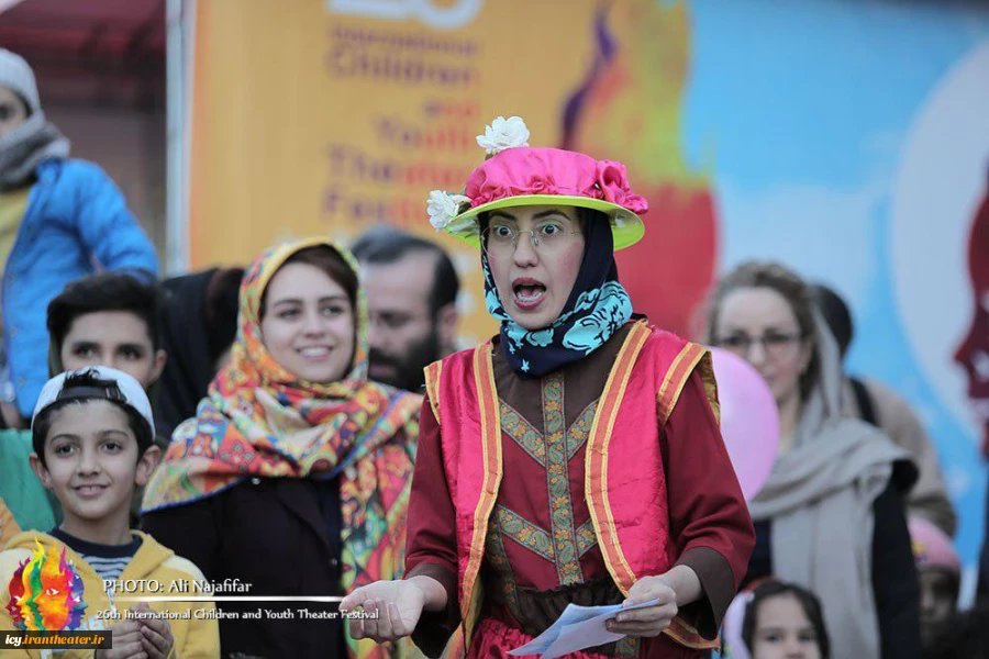 #گزارش_تصویری
اجرای خیابانی "مرغ،درخت،گل" از مشهد به کارگردانی غلامرضا محمدی   
