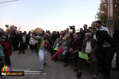 #گزارش_تصویری
اجرای خیابانی "مرغ،درخت،گل" از مشهد به کارگردانی غلامرضا محمدی   
