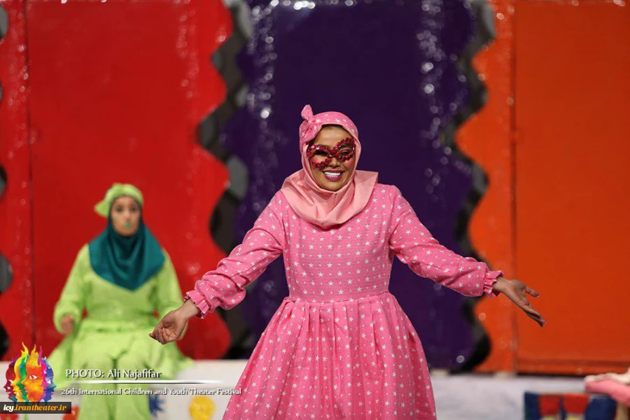 #گزارش_تصویری
اجرای نمایش"نمکی و دیو الکی" از همدان به کارگردانی سعید باغبانی    

