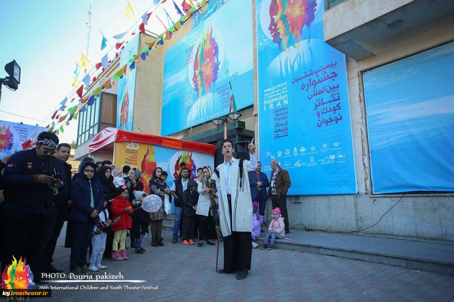 #گزارش_تصویری
اجرای خیابانی "نقالی بیژن و منیژه" از مازندران به کارگردانی مرجان حسین نشتایی

