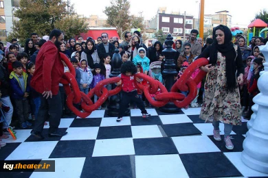 #گزارش_تصویری
اجرای خیابانی  "وقتی هفت سالم بود" از  تهران به کارگردانی مهدی حبیبی

