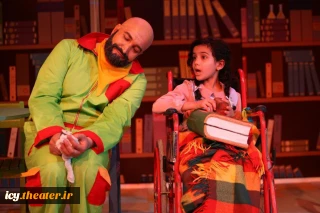 ناصر آویژه :

تئاتر نوجوان در بدنه تولیدات نمایشی کشور بسیار کمرنگ است