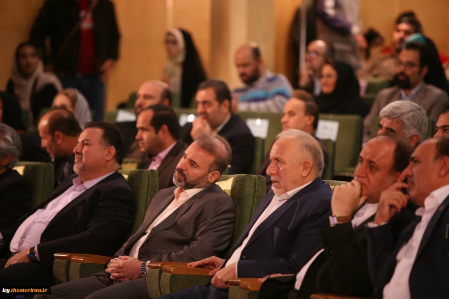 برگزیدگان بیست و ششمین جشنواره بین‌المللی تئاتر کودک و نوجوان همدان در مراسم اختتامیه معرفی شدند. 6
