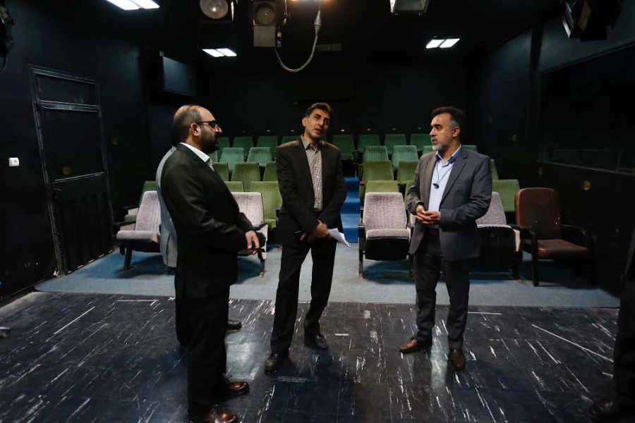 مدیرکل هنرهای نمایشی کشور:
تئاتر باید در سبد فرهنگی خانواده ها قرار بگیرد 7