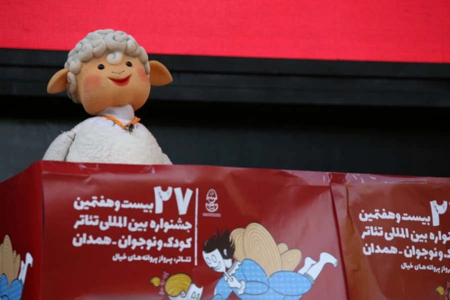 فرزندان شهدا بیست و هفتمین جشنواره بین‌المللی تئاتر کودک و نوجوان همدان را افتتاح کردند 6