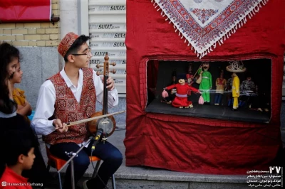 استقبال از نمایش کشور ترکیه تا نشست دو دبیر جشنواره داخلی و خارجی /

 در چهارمین روز بیست و هفتمین جشنواره تئاتر کودک و نوجوان چه گذشت؟