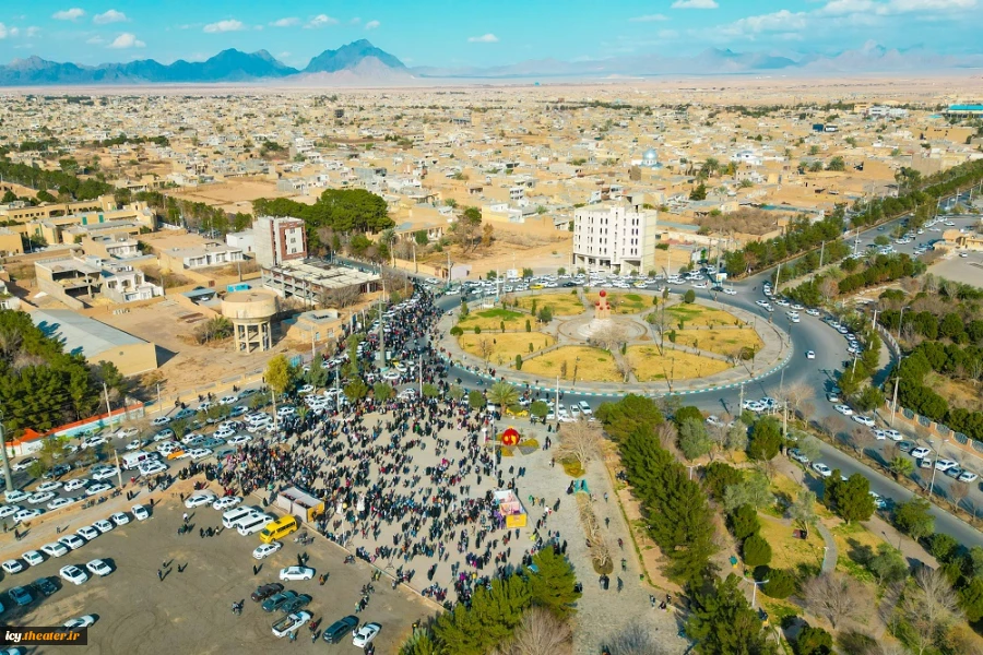 هنرمندان و عروسک‌ها، شادی را به اردکان آوردند 4