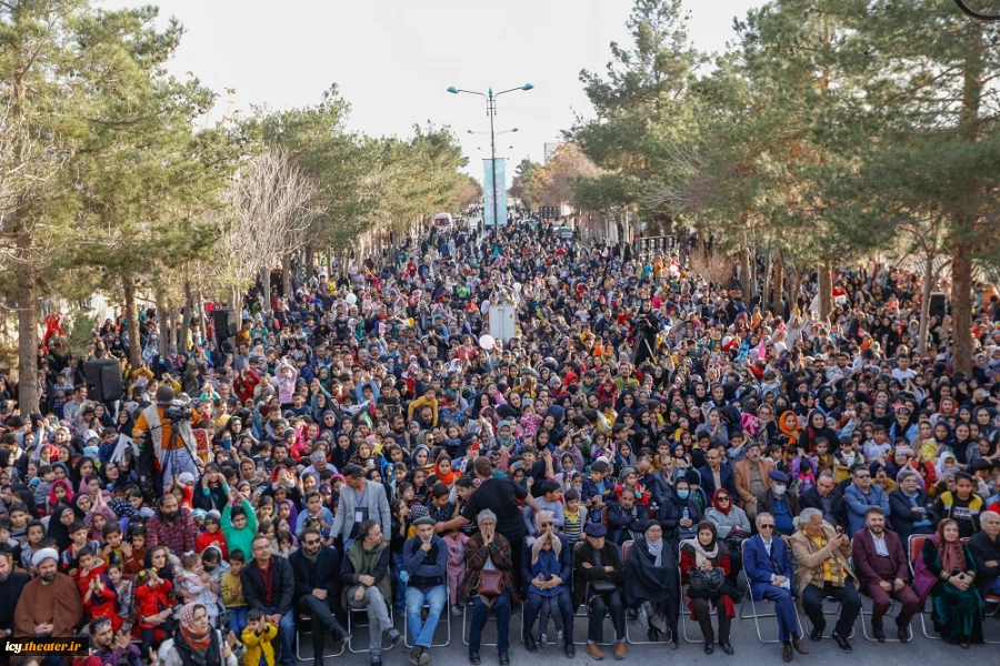 هنرمندان و عروسک‌ها، شادی را به اردکان آوردند 10