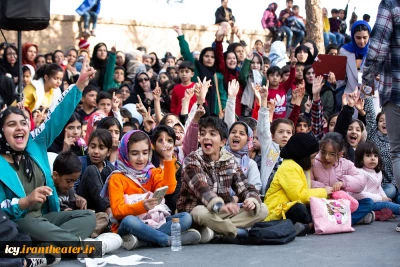 آغاز بیست‌وهشتمین جشنواره بین‌المللی تئاتر کودک و نوجوان

هنرمندان و عروسک‌ها، شادی را به اردکان آوردند