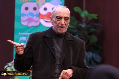 کارگاه آشنایی با کاربرد تئاتر در زندگی با داوود کیانیان- عکس: اختر تاجیک
تالار هلال احمر/ 1402/12/01
