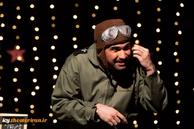 نمایش «سفربه ماه» - عکاس: ریحانه خواجه منصوری - پلاتو خورشید نمایش «سفربه ماه» - عکاس: ریحانه خواجه منصوری - پلاتو خورشید