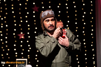 نمایش «سفربه ماه» - عکاس: ریحانه خواجه منصوری - پلاتو خورشید نمایش «سفربه ماه» - عکاس: ریحانه خواجه منصوری - پلاتو خورشید