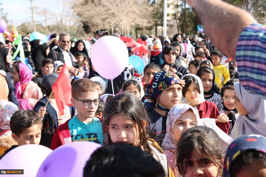 جشن شادپیمایی عروسک‌ها در شهر اردکان - عکس: عکس: عرفان دهقان