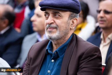 هنرمندان حاضر در افتتاحیه جشنواره تئاتر کودک و نوجوان در اردکان- عکس: ریحانه خواجه منصوری