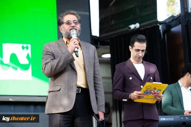 هنرمندان حاضر در افتتاحیه جشنواره تئاتر کودک و نوجوان در اردکان- عکس: ریحانه خواجه منصوری