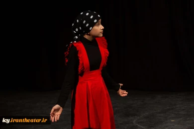 نمایش «دختر دوچرخه دورزدن» - پلاتو کاووسی - عکس: ریحانه خواجه منصوری
