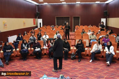 کارگاه نمایشنامه نویسی در سالن تحقیقات سالمندان - عکس: عرفان دهقان