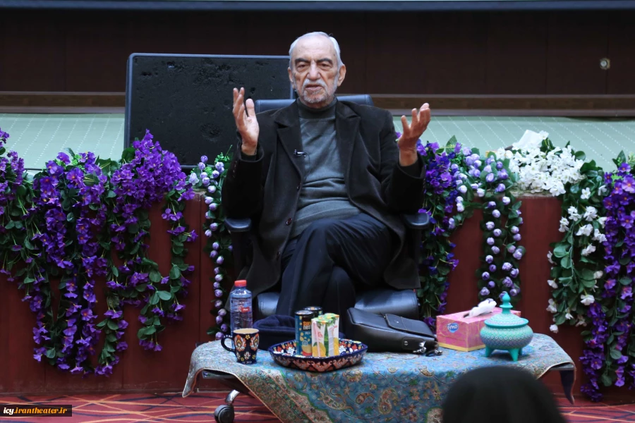 کارگاه نمایشنامه نویسی در سالن تحقیقات سالمندان - عکس: عرفان دهقان
