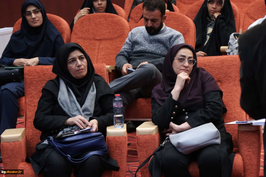 کارگاه نمایشنامه نویسی در سالن تحقیقات سالمندان - عکس: عرفان دهقان