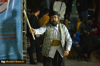 نمایش خیابانی «خمره» - عکس: یاسین مهدیزاده