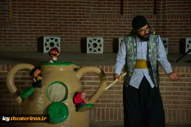 نمایش خیابانی «خمره» - عکس: یاسین مهدیزاده