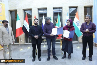گزارش تصویری ازتقدیر از هنرمندان یونانی در جشنواره تئاتر کودک و نوجوان اردکان - عکس: اختر تاجیک
