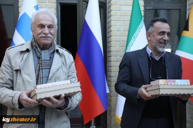 مراسم تقدیر از داوران و هنرمندان خارجی جشنواره تئاتر کودک و نوجوان اردکان- عکس: اختر تاجیک