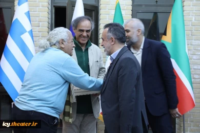مراسم تقدیر از داوران و هنرمندان خارجی جشنواره تئاتر کودک و نوجوان اردکان- عکس: اختر تاجیک