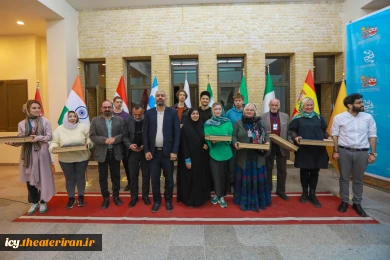 مراسم تجلیل و بدرقه هیات داوران جشنواره تئاتر کودک و نوجوان اردکان- کاخ جشنواره - عکس: سبحان جعفری