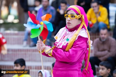 نمایش خیابانی «روزی روزگاری در سرزمین زباله‌ها»- عکس: ریحانه خواجه منصوری
کارگردان : محسن پورنظری / پارک ملی / 1402/12/03