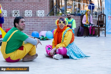 نمایش خیابانی «روزی روزگاری در سرزمین زباله‌ها»- عکس: ریحانه خواجه منصوری