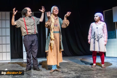 نمایش «شکلات فرنگی»- عکس: پرتو جغتایی
کارگردان : محمدرضا مالکی / تالار کاووسی پلاتو 1 / 1402/12/05