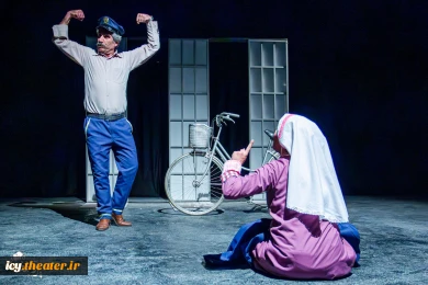 نمایش «شکلات فرنگی»- عکس: پرتو جغتایی
کارگردان : محمدرضا مالکی / تالار کاووسی پلاتو 1 / 1402/12/05