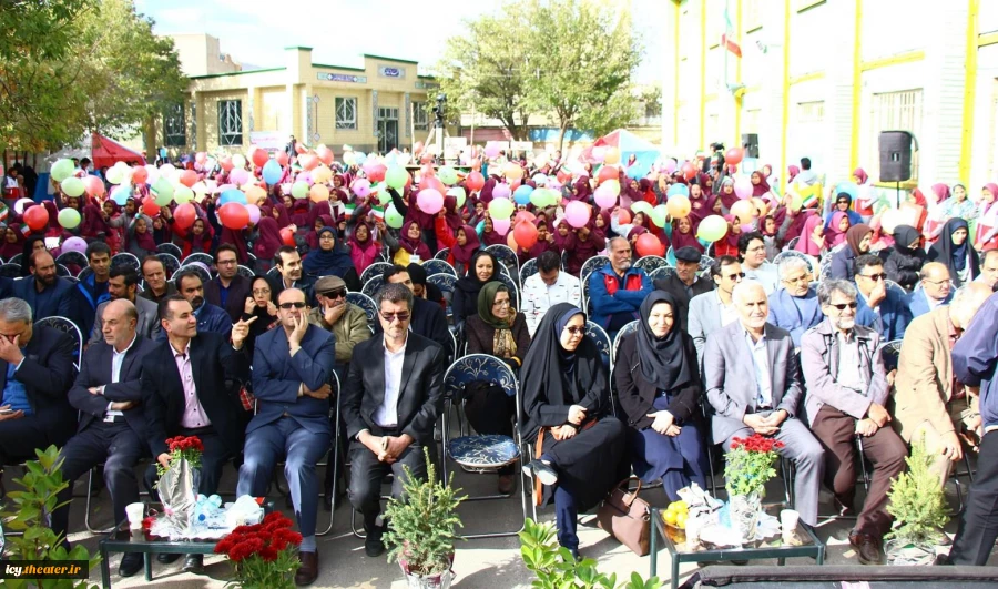 گزارش تصویری از رونمایی پوستر بیست و پنجمین جشنواره بین المللی تئاتر کودک و نوجوان همدان
عکس ها از محسن سعیدی