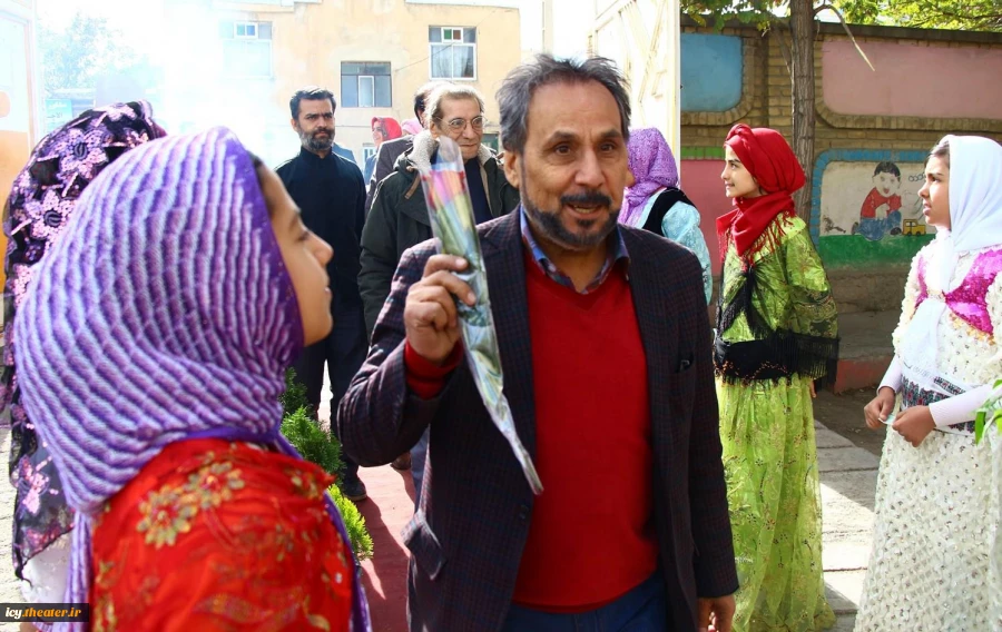 گزارش تصویری از رونمایی پوستر بیست و پنجمین جشنواره بین المللی تئاتر کودک و نوجوان همدان
عکس ها از محسن سعیدی