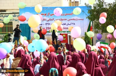 گزارش تصویری از رونمایی پوستر بیست و پنجمین جشنواره بین المللی تئاتر کودک و نوجوان همدان
عکس ها از محسن سعیدی